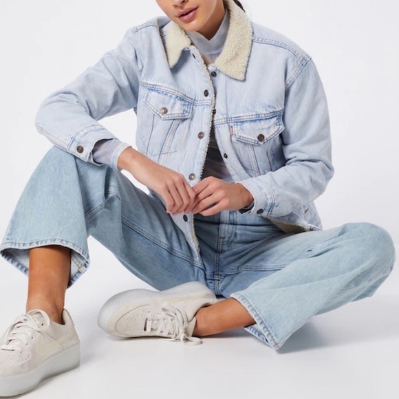 Levi’s Original Sherpa Lined Heavyweight Light Wash Denim Trucker Jean Jacket - Picture 3 of 15